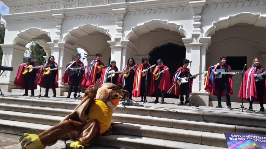 Presentación de la Estudiantina del Colegio en la Antigua