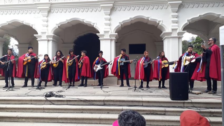 Presentación de la Estudiantina del Colegio en la Antigua