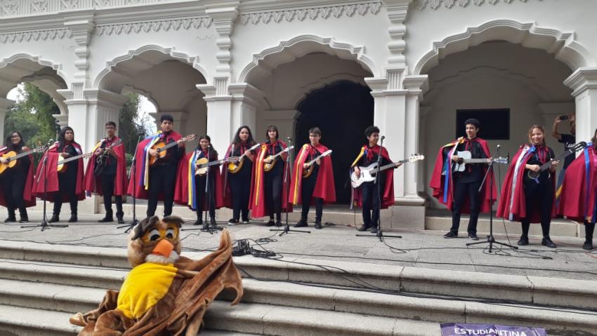 Presentación de la Estudiantina del Colegio en la Antigua