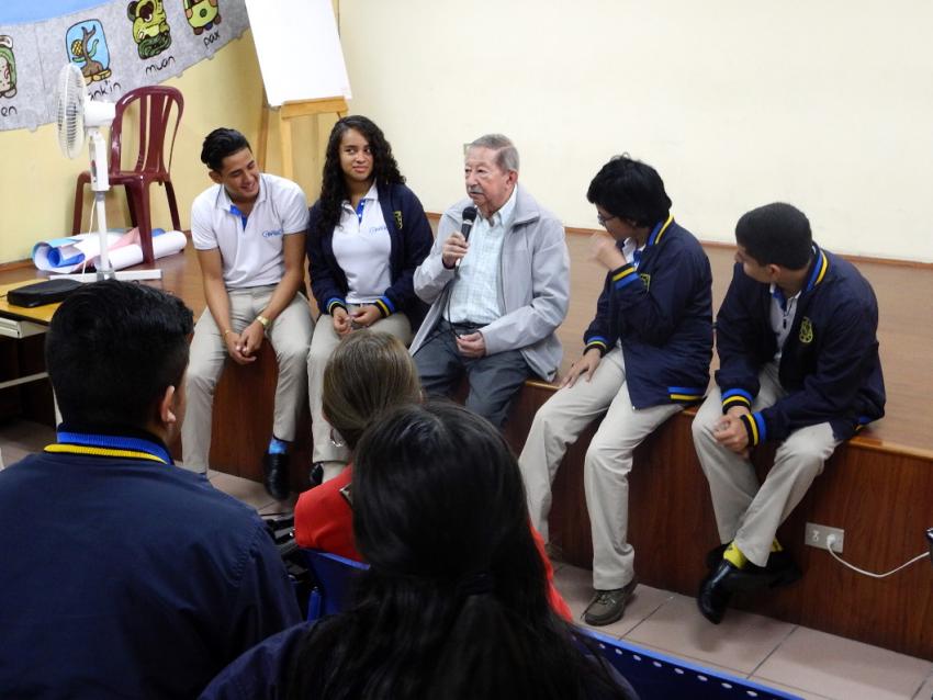 Charla de don Antonio Móbil