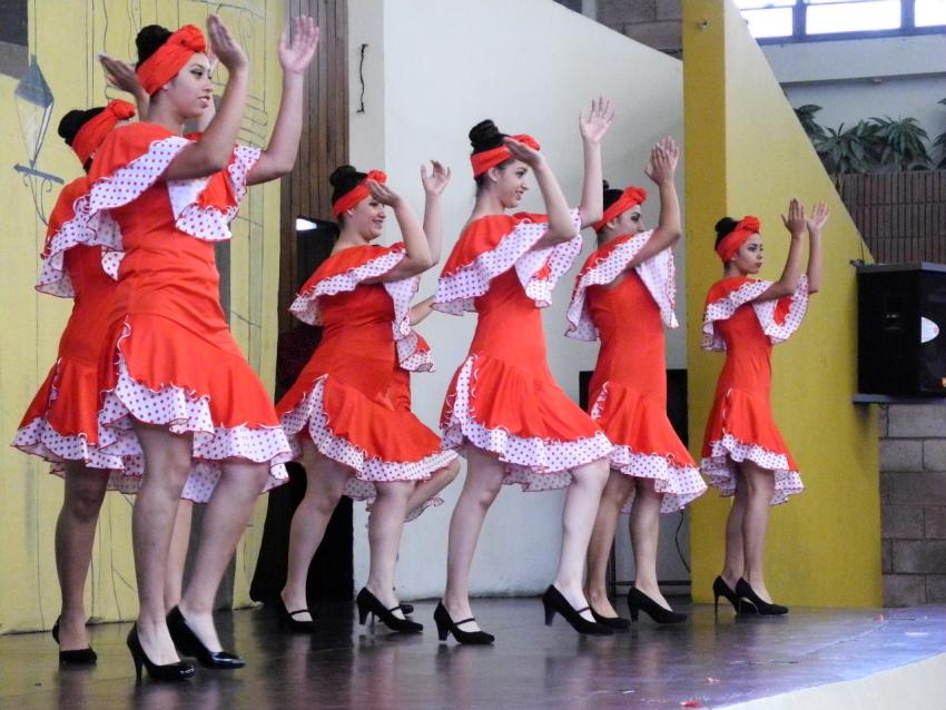 Semana Cultural Secundaria (trajes típicos, bailes regionales y doblajes)
