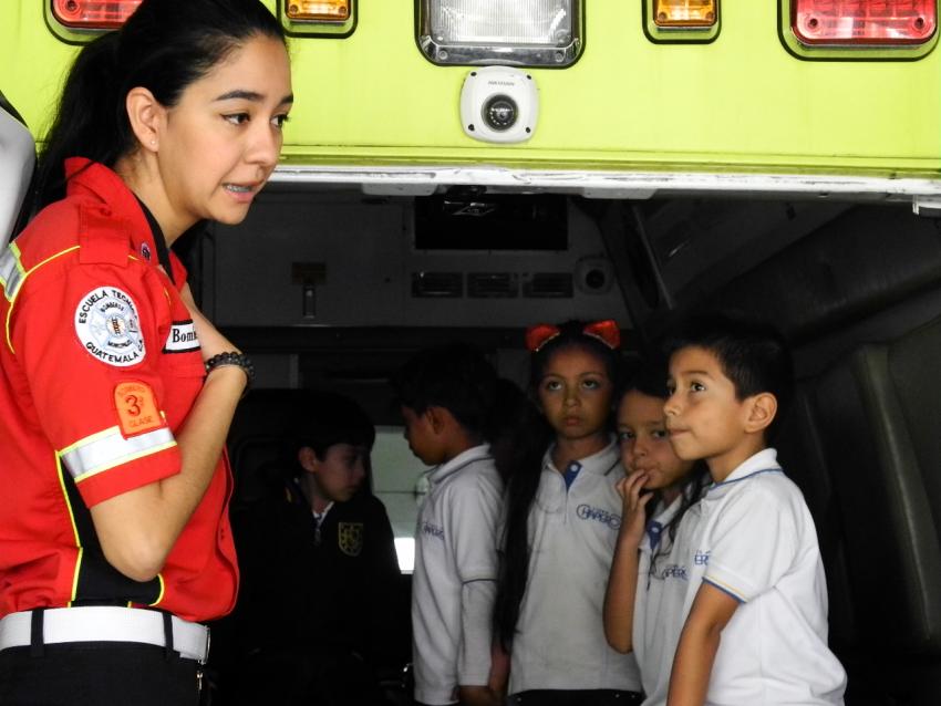 Visita a la Estación Central de los Bomberos Municipales