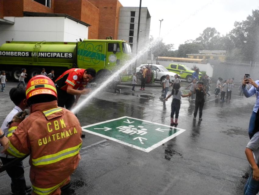 Visita a la Estación Central de los Bomberos Municipales