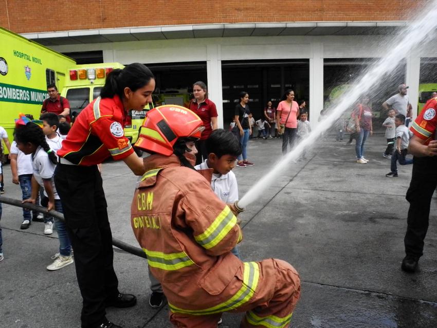 Visita a la Estación Central de los Bomberos Municipales