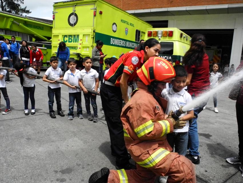 Visita a la Estación Central de los Bomberos Municipales