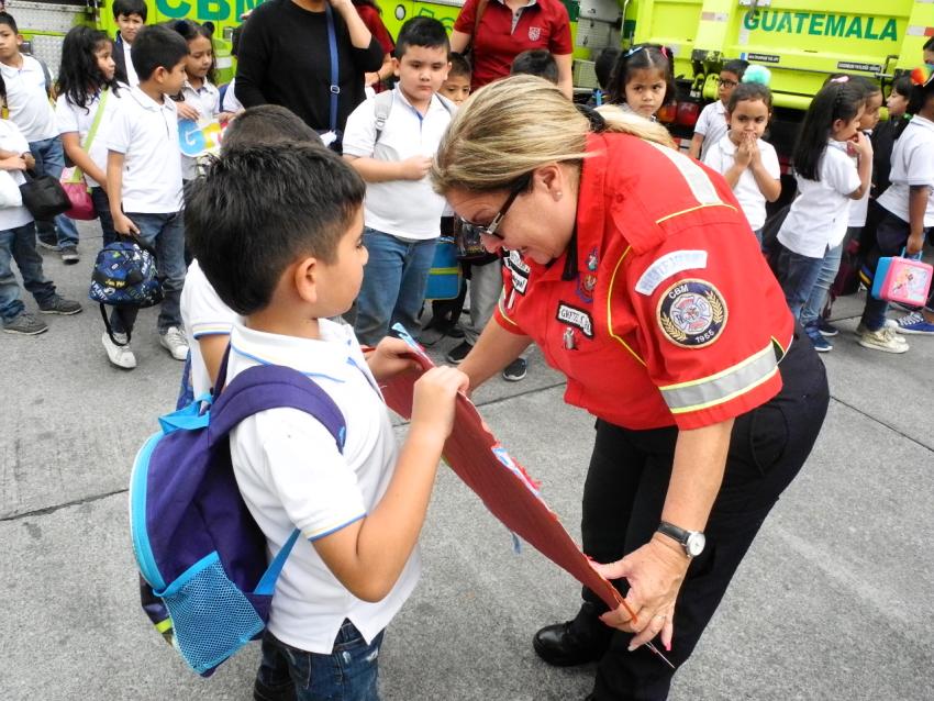 Visita a la Estación Central de los Bomberos Municipales