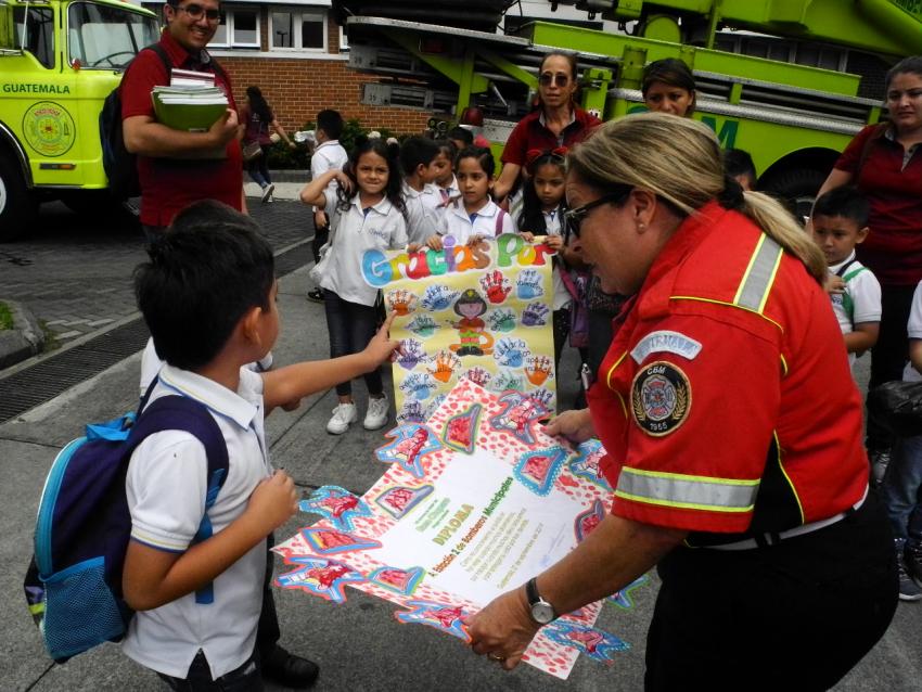 Visita a la Estación Central de los Bomberos Municipales