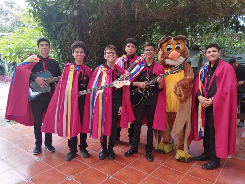 Presentación de la Estudiantina del Colegio en la Antigua