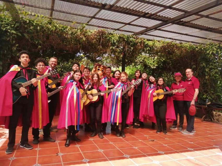 Presentación de la Estudiantina del Colegio en la Antigua