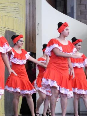 Semana Cultural Secundaria (trajes típicos, bailes regionales y doblajes)