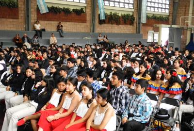 Semana Cultural Secundaria (trajes típicos, bailes regionales y doblajes)