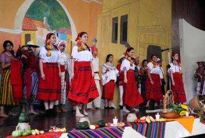 Semana Cultural Secundaria (trajes típicos, bailes regionales y doblajes)