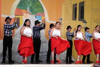 Semana Cultural Secundaria (trajes típicos, bailes regionales y doblajes)