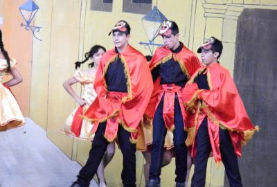 Semana Cultural Secundaria (trajes típicos, bailes regionales y doblajes)