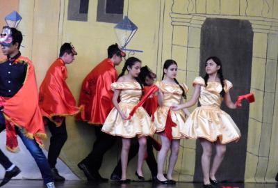 Semana Cultural Secundaria (trajes típicos, bailes regionales y doblajes)