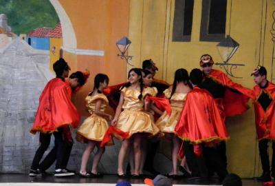 Semana Cultural Secundaria (trajes típicos, bailes regionales y doblajes)