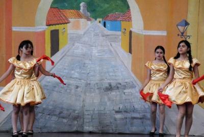 Semana Cultural Secundaria (trajes típicos, bailes regionales y doblajes)