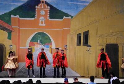 Semana Cultural Secundaria (trajes típicos, bailes regionales y doblajes)