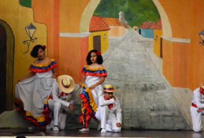 Semana Cultural Secundaria (trajes típicos, bailes regionales y doblajes)