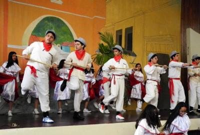 Semana Cultural Secundaria (trajes típicos, bailes regionales y doblajes)