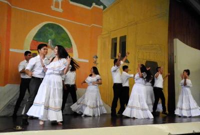 Semana Cultural Secundaria (trajes típicos, bailes regionales y doblajes)