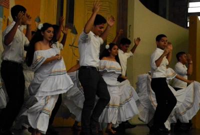 Semana Cultural Secundaria (trajes típicos, bailes regionales y doblajes)