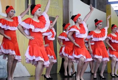 Semana Cultural Secundaria (trajes típicos, bailes regionales y doblajes)