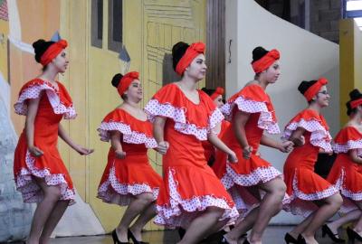 Semana Cultural Secundaria (trajes típicos, bailes regionales y doblajes)