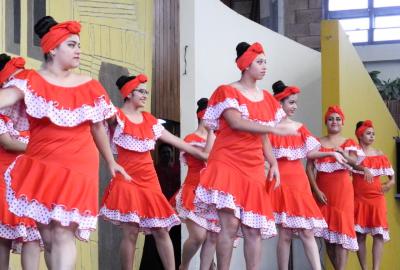 Semana Cultural Secundaria (trajes típicos, bailes regionales y doblajes)