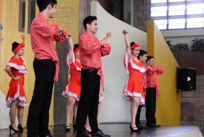 Semana Cultural Secundaria (trajes típicos, bailes regionales y doblajes)