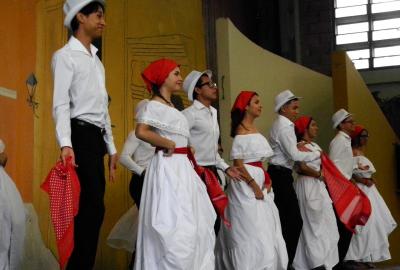 Semana Cultural Secundaria (trajes típicos, bailes regionales y doblajes)