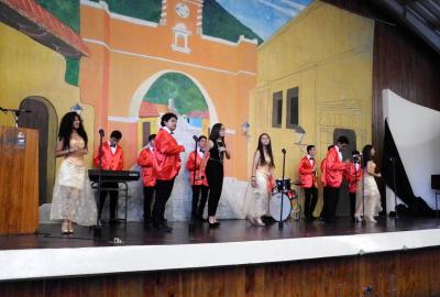 Semana Cultural Secundaria (trajes típicos, bailes regionales y doblajes)