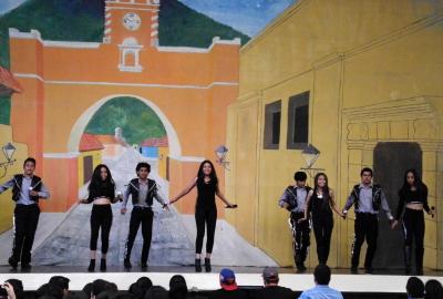 Semana Cultural Secundaria (trajes típicos, bailes regionales y doblajes)