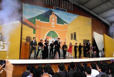 Semana Cultural Secundaria (trajes típicos, bailes regionales y doblajes)