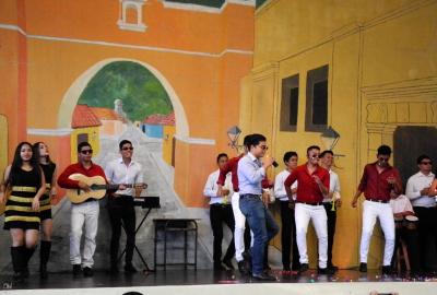 Semana Cultural Secundaria (trajes típicos, bailes regionales y doblajes)