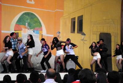 Semana Cultural Secundaria (trajes típicos, bailes regionales y doblajes)