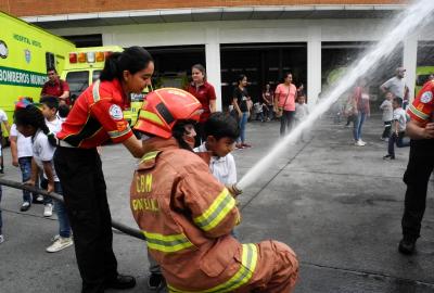 Visita a la Estación Central de los Bomberos Municipales