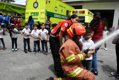 Visita a la Estación Central de los Bomberos Municipales