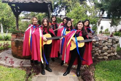 Presentación de la Estudiantina del Colegio en la Antigua