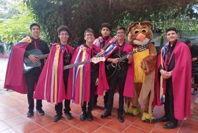 Presentación de la Estudiantina del Colegio en la Antigua